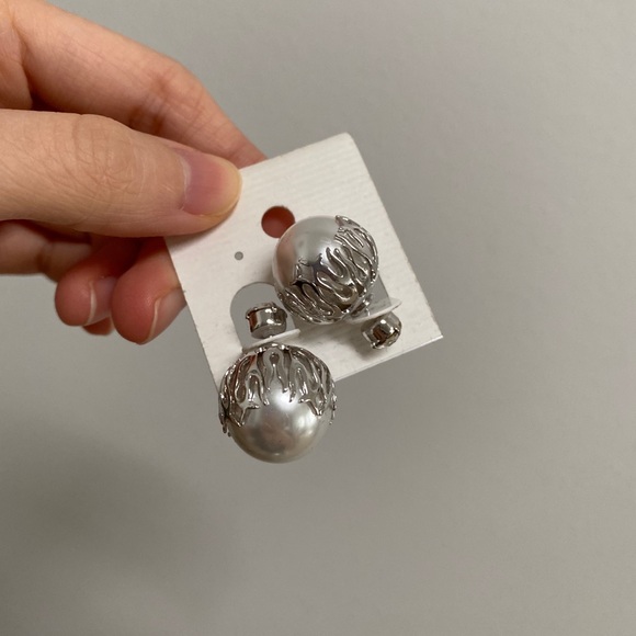 Jewelry - Silver and Pearl Peekaboo Earrings